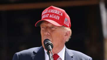 Pourquoi les accusations de Trump concernant l'aide en cas d'ouragan semblent si familières