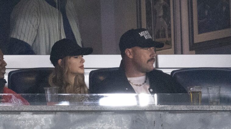 Taylor Swift emmène Travis Kelce au match de balle avant la reprise de la tournée Eras