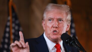Trump dit que Jack Smith devrait être expulsé du pays, suggérant qu'il croit que vous pouvez expulser les citoyens américains – et que lors d'un deuxième mandat, il essaiera