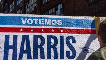 Harris rivalise pour les électeurs latinos, soulignant le manque de respect du substitut de Trump envers Porto Rico au Madison Square Garden