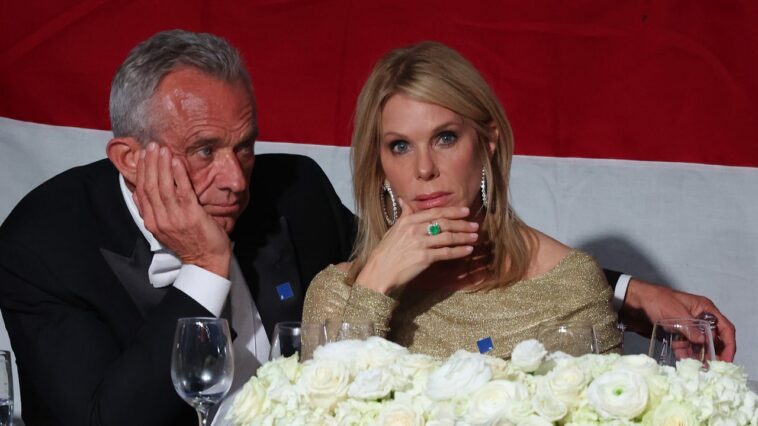 Cheryl Hines a le choix (les autres femmes n'en ont certainement pas !)