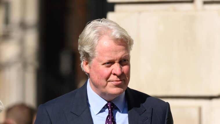 Charles Spencer révèle de nouveaux détails sur sa romance avec Cat Jarman, co-animatrice du podcast