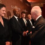 Denzel Washington et le roi Charles ont eu une poignée de main Snafu