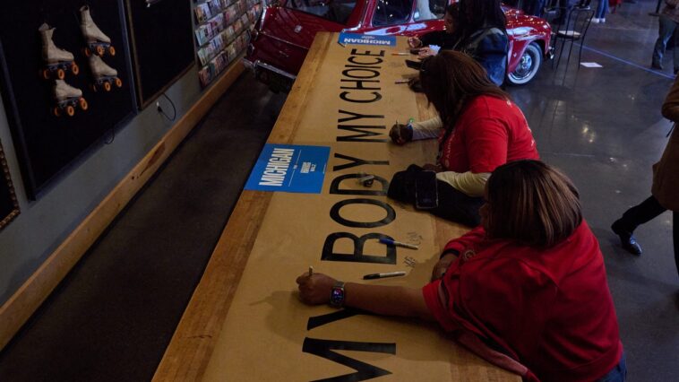 Des hommes enhardis célèbrent la victoire de Donald Trump en lançant des attaques contre les femmes en ligne