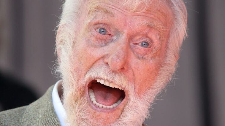 Dick Van Dyke se dit heureux de « ne pas être là » pour le deuxième mandat de Trump