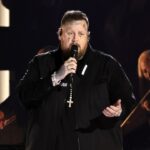 Jelly Roll, fraîchement sorti du tatouage du prince Harry, devient personnel sur le tapis rouge des CMA Jelly Roll, fraîchement sorti du tatouage du prince Harry, devient personnel sur le tapis rouge des CMA