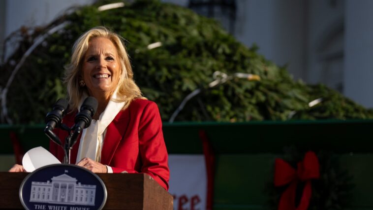 Jill Biden a choisi son camp dans les « Décorations de Noël avant Thanksgiving ? » Débat