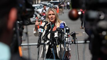 Karoline Leavitt décroche le poste d'attachée de presse de la Maison Blanche, la plus jeune à avoir jamais occupé ce poste