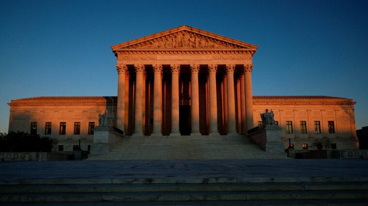 La Cour suprême qui a habilité Donald Trump ne sauvera pas la démocratie : seuls les électeurs le peuvent La Cour suprême qui a habilité Donald Trump ne sauvera pas la démocratie : seuls les électeurs le peuvent