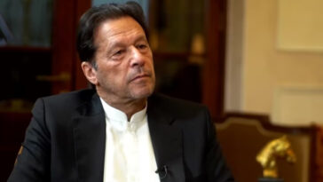cc Voice of America, https://commons.wikimedia.org/wiki/File:Imran_Khan_2023.jpg, modified,