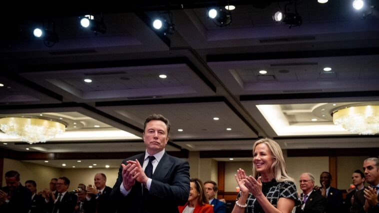 Le DOGE d'Elon Musk recherche des « révolutionnaires au QI élevé » prêts à travailler 80 heures par semaine gratuitement