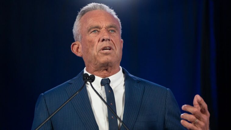 RFK Jr. a dit à un groupe de personnes que le gouvernement avait peut-être « planifié » le COVID