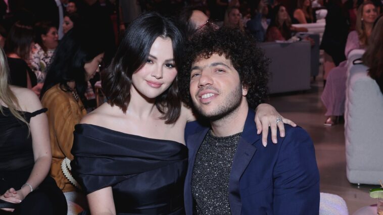 Selena Gomez montre sa spectaculaire bague de fiançailles de Benny Blanco