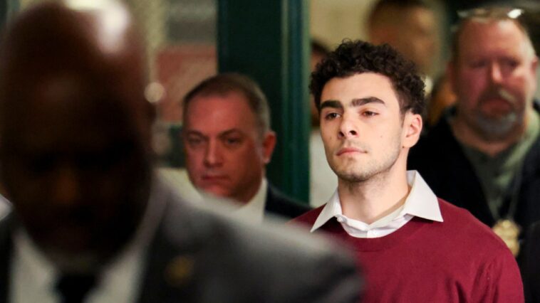 Luigi Mangione n'est pas le seul responsable de la mort du PDG d'UnitedHealthcare, affirment les répondants au sondage