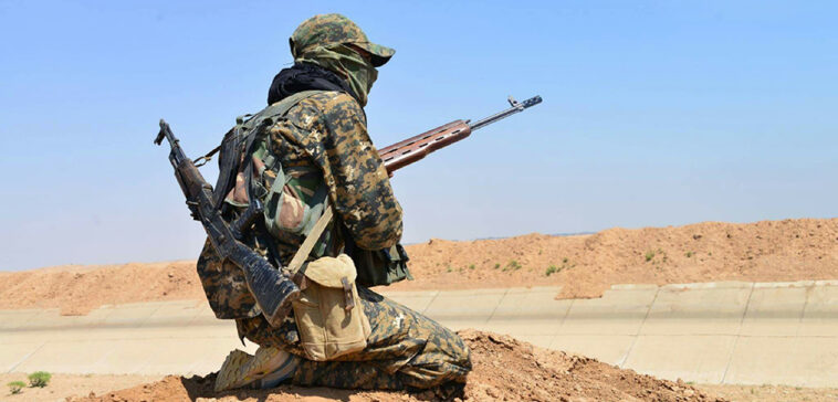 Aubaine ou échec ? Kurdes régionaux après la chute d'Assad cc Kurdishstruggle, modified, https://flickr.com/photos/kurdishstruggle/36930390486/in/photolist-YgpUss-HjJvTh-21SWnxC-21VwnDw-249h9v3-RJJLAy-ZNERnd-RHzuHt-KXyqkY-23yDuLy-ZFj4Ha-ZNEh7W-23yDxNL-22neiVr-RJJMoq-YAtinK-QkfwnZ-22KgAqL-REVcBU-21Qv8cX-E1FNdr-ZWotih-21P8D7m-ZinfoV-Nk4Nsh-MN2igQ-XZjdRU-MDP9Xe-KKnTPk-LwGqnC-23HUzXR-Zu2KSD-PKDHFC-P2EXxB-DNnULf-P7ij4W-Ma6JUQ-RJJKW7-LiBpKd-Jg7Pap-JjJZiW-28LrJBG-HmxJ6W-LS62E7-HPkqga-KU5mpg-MQ7EXW-LLy1Xm-MMQ7Hr-LfRoXj