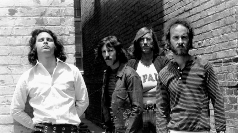 Bâtiment vu des portes La couverture de l'album de l'hôtel Morrison détruite dans un incendie