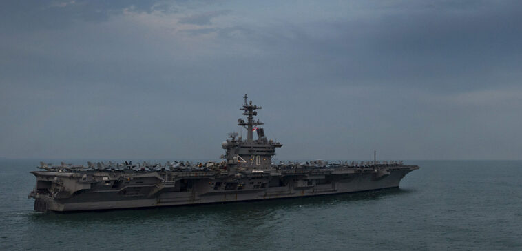 Le dilemme de Malacca à Pékin : le principal obstacle à une invasion de Taiwan STRAIT OF MALACCA (Jan. 22, 2011) The Nimitz-class aircraft carrier USS Carl Vinson (CVN 70) is underway in the Strait of Malacca. Carl Vinson and Carrier Air Wing (CVW) 17 are on a deployment to the U.S. 7th Fleet area of responsibility. (U.S. Navy photo by Mass Communication Specialist 2nd Class James R. Evans/Released)