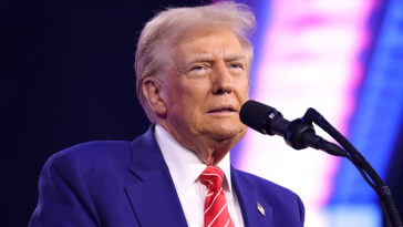 cc Gage Skidmore, modified, https://commons.wikimedia.org/w/index.php?sort=last_edit_desc&search=donald+trump+filetype%3Abitmap&title=Special%3ASearch&profile=advanced&fulltext=1&advancedSearch-current=%7B%22fields%22%3A%7B%22filetype%22%3A%22bitmap%22%7D%7D&ns0=1&ns6=1&ns12=1&ns14=1&ns100=1&ns106=1#/media/File:Donald_Trump_(54235541158).jpg