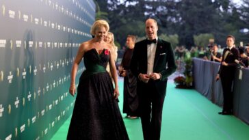 Le prince William a battu Hannah Waddingham de Ted Lasso lors d'une partie amicale de fléchettes