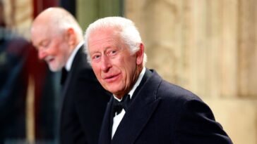 Le traitement du cancer du roi Charles se poursuit, mais il « évolue dans une direction positive »