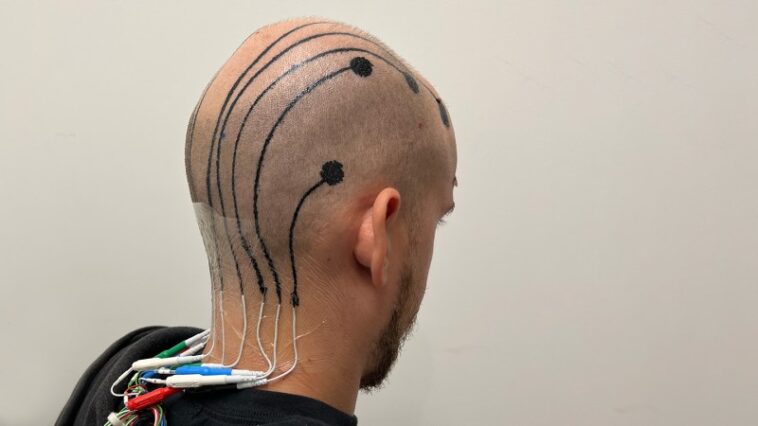 Les « tatouages ​​» électroniques offrent une alternative aux électrodes pour la surveillance du cerveau