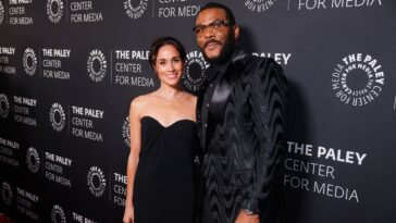 Meghan Markle a réconforté Tyler Perry en larmes alors qu'Oprah Winfrey prononçait un discours à son sujet