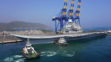 cc Daily Shipping Times, modified, https://en.m.wikipedia.org/wiki/File:INS-Vikramaditya-Berthing-at-Adani-Gangavaram-Port.jpg