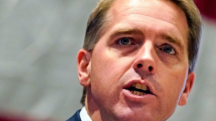 Pourquoi le propriétaire du LA Times a courtisé le meilleur défenseur de Trump de CNN