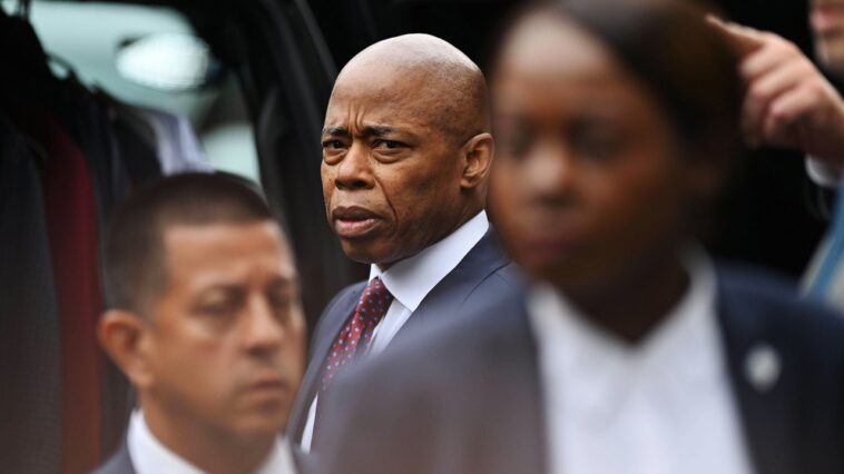 Un assassinat et un acquittement : Eric Adams peut-il naviguer dans la tourmente de New York ?