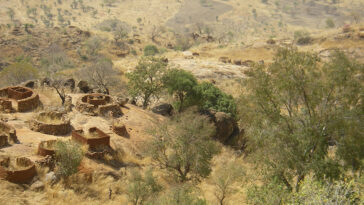 A village in Nuba, South Sudan, abandoned during an earlier civil conflict. cc Maureen Didde, modified, https://commons.wikimedia.org/wiki/File:Abandoned_Nuba_village.jpg