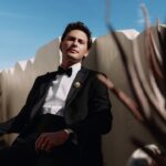 Cooper Koch a posé son téléphone et a récupéré un smoking Armani pour les Golden Globes 2025