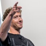 Eh bien, on dirait que la garde-robe et la morale de Mark Zuckerberg ont toutes deux été renommées Lil' MAGA