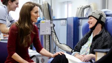 Kate Middleton visite l'hôpital où elle a subi un traitement contre le cancer pour remercier le personnel et rencontrer les patients