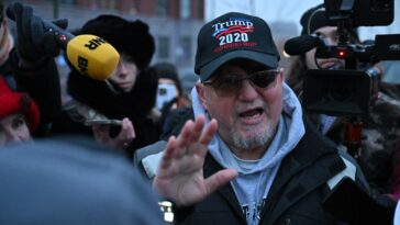 Stewart Rhodes, leader d'extrême droite des gardiens de serment, assiste à Trump Rally à Vegas après libération de la prison