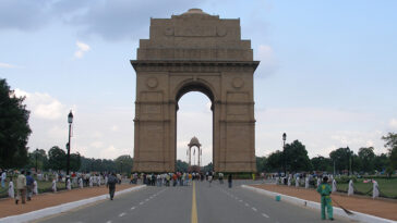 cc Vyacheslav Argenberg, modified, https://commons.wikimedia.org/w/index.php?limit=500&offset=0&profile=default&search=india+gate&title=Special:Search&ns0=1&ns6=1&ns12=1&ns14=1&ns100=1&ns106=1#/media/File:Delhi,_India,_India_Gate.jpg