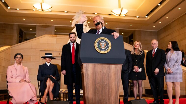 Donald Trump entame son deuxième mandat avec une litanie de reproches et de rancunes