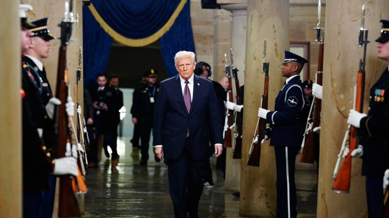 Donald Trump prend un Sharpie pour la démocratie