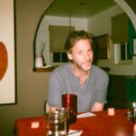 Jeff Baena est parti, mais la famille créative qu'il a nourrie continue de vivre Jeff Baena est parti, mais la famille créative qu'il a nourrie continue de vivre