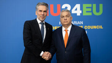 cc European Union, modified, https://commons.wikimedia.org/wiki/File:Dick_Schoof_and_Viktor_Orb%C3%A1n_-_Informal_meeting_of_heads_of_state_or_government_-_November_2024.jpg / Miniszterelnöki Sajtóiroda / Benko Vivien Cher