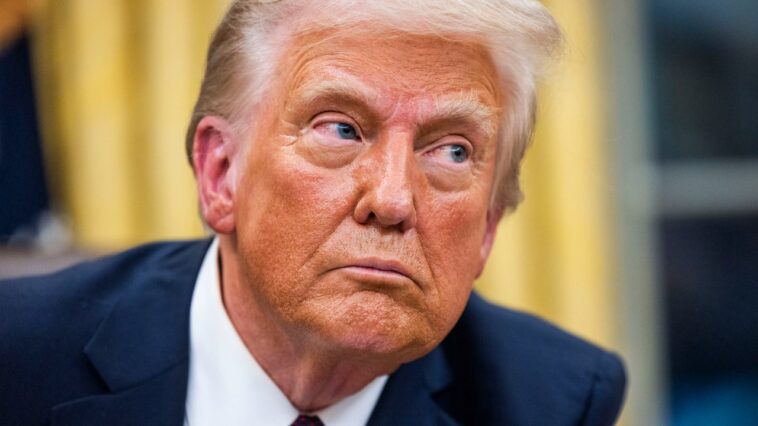 Le message effrayant derrière les grâces de Donald Trump le 6 janvier