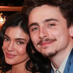 Les fournisseurs de robes Versace vintage de Kylie Jenner étaient « étourdis » de voir son look des Golden Globes 2025