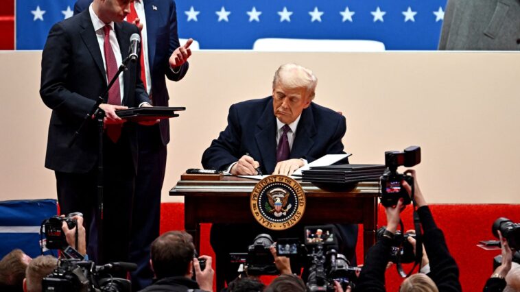 Les premiers points à l'ordre du jour de Donald Trump : immigration, genre, forage et grâces J6