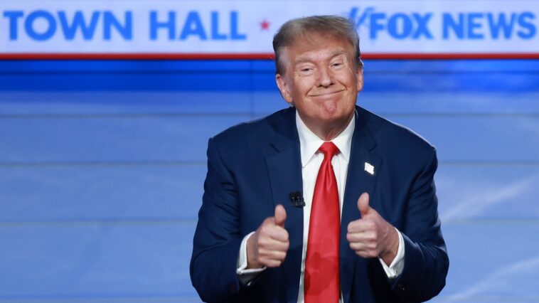 Trump aurait organisé une mairie « truquée » – en sa faveur