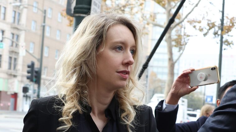 Elizabeth Holmes parle de «l'enfer et de la torture» de la prison, de nouvelles inventions et de la grossesse «optique»