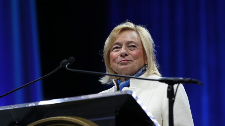 Le gouverneur du Maine se heurte à Trump sur les athlètes transgenres: «A bientôt en cour»