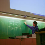 Aimez votre voisin: les chercheurs révèlent des structures de réseau qui améliorent la coopération à travers un système