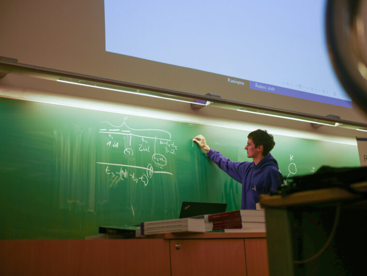 Aimez votre voisin: les chercheurs révèlent des structures de réseau qui améliorent la coopération à travers un système