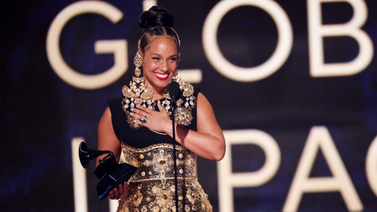 Alicia Keys défend Dei comme un «cadeau», «pas une menace» de la scène Grammys 2025