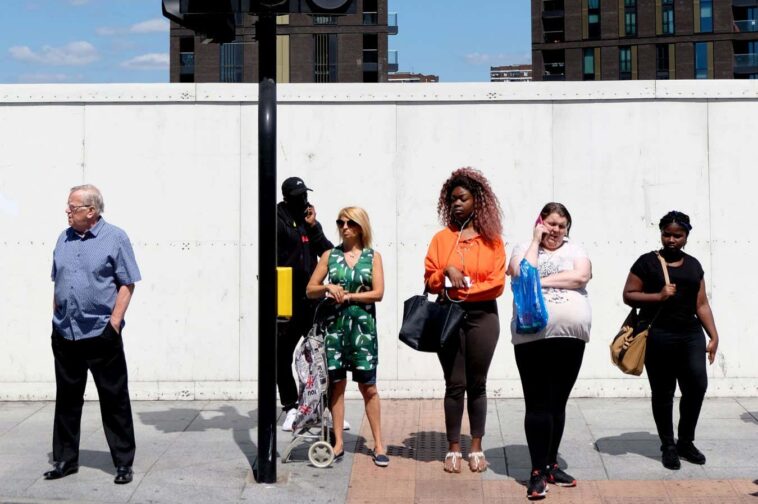 People waiting at traffic lights Description People waiting at traffic lights. Lewisham, London, England, UK