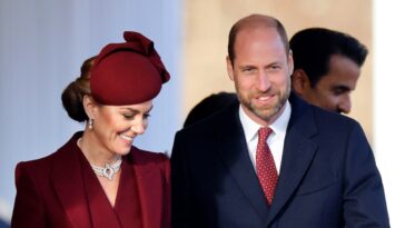 Kate Middleton et le prince William postent leur PDA à la grille pour la Saint-Valentin